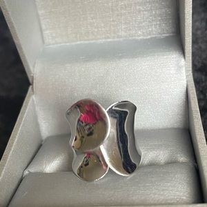 💕PREOWNED 925 STERLING SILVER RING SIZE 7 WITH NORMAL WEAR AND TEAR 💕